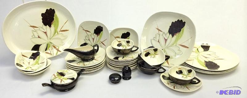 lot 33 image: Red Wing Lotus Pattern Piece 34 piece Setting, 1947