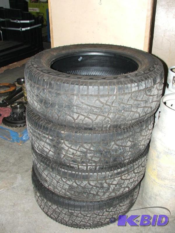 Set of 4 Pirelli Scorpion Tires P27555R20, r...