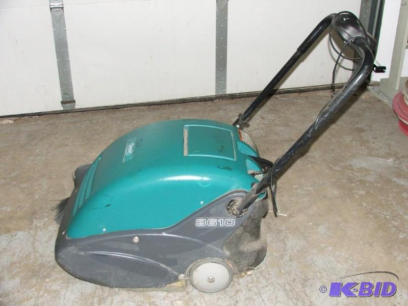 Tennant 3610 floor sweeper,working condition,...