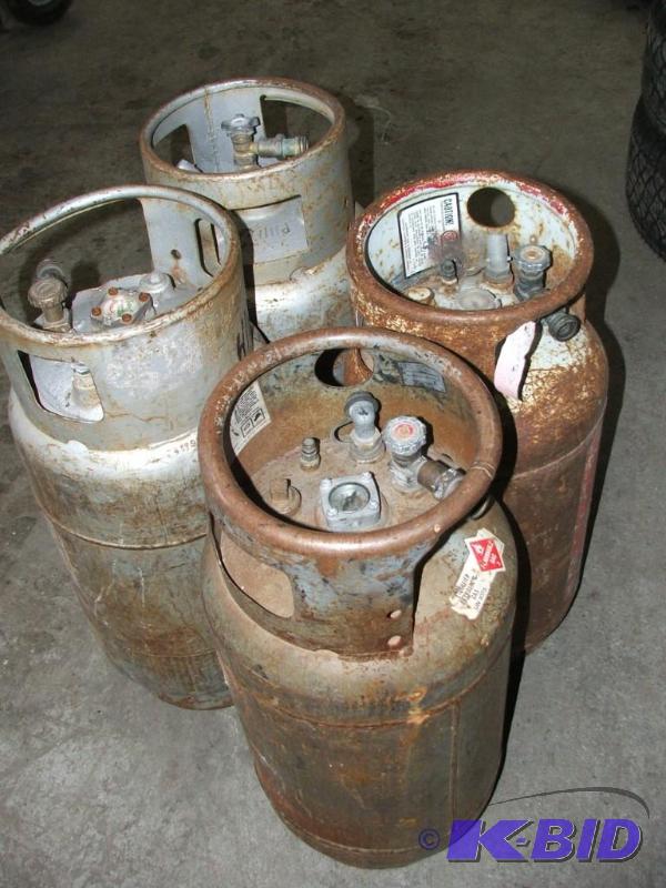 Lot of 4 - 33lb forklift propane tanks...