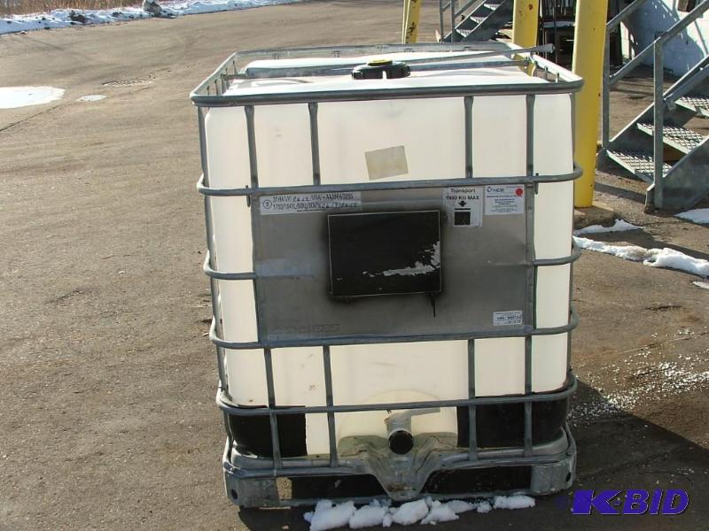 275 gallon liquid tote with top fill and bott...