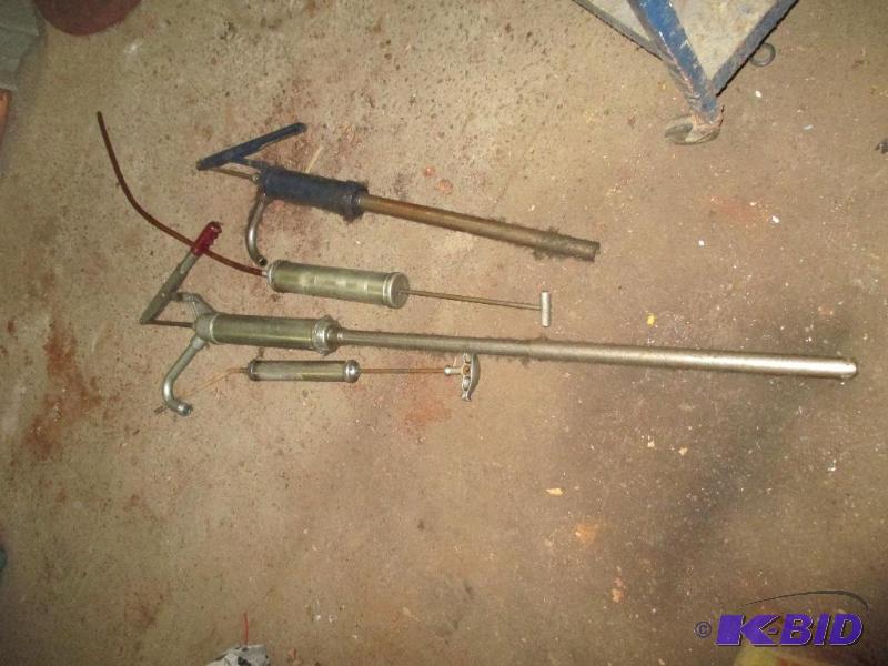 Greese guns and pumps