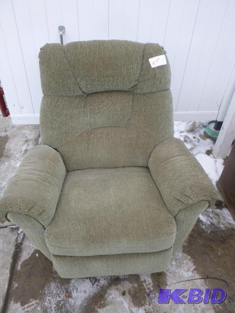 Rocker Recliner Needs vacuumingcleaning....