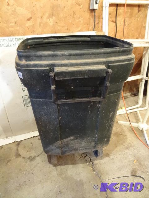 lot 10 image: Full Sized Garbage Can on Wheels...