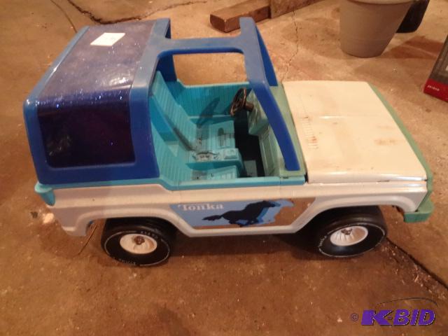 lot 145 image: Vintage Metal Tonka Jeep. Nice Shape...