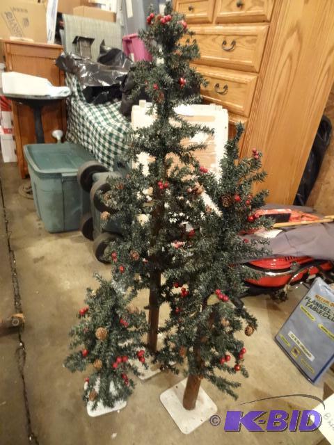 lot 163 image: 3 Decorative Christmas Trees....