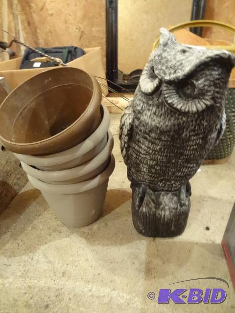 lot 165 image: Plastic Owl. 4 Plastic Flower Pots...