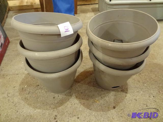 lot 167 image: 6 Plastic Flower Pots...