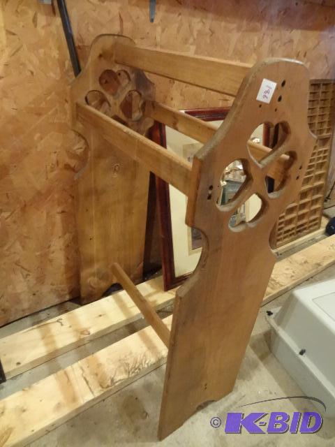 lot 186 image: Wooden Quilt Stand...