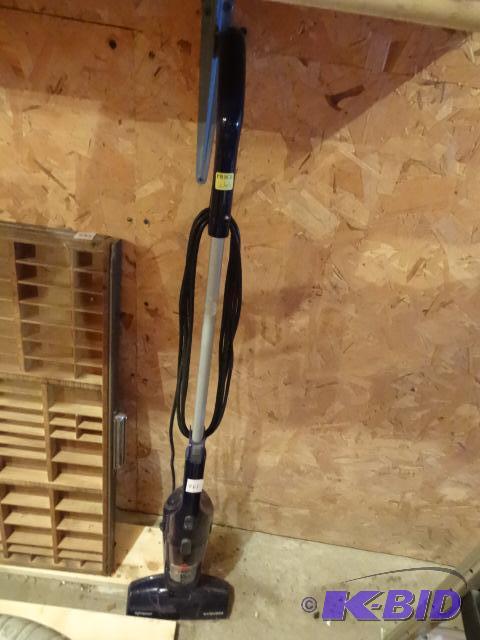 lot 190 image: Bissell 3 Way Bagless Vaccum....