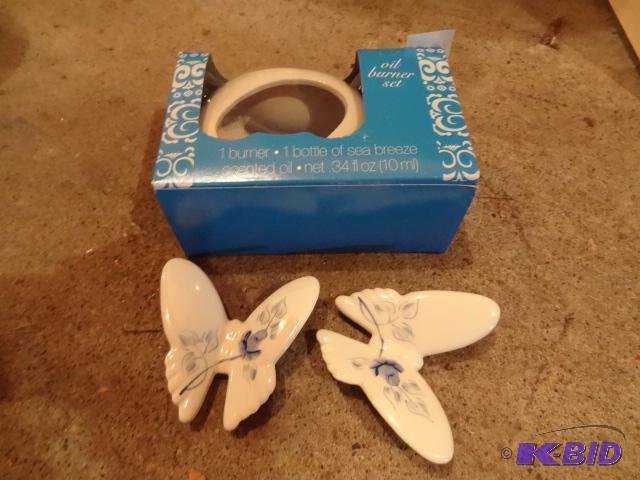 lot 198 image: Oil Burner Set. 2 Ceramic Butterflys....