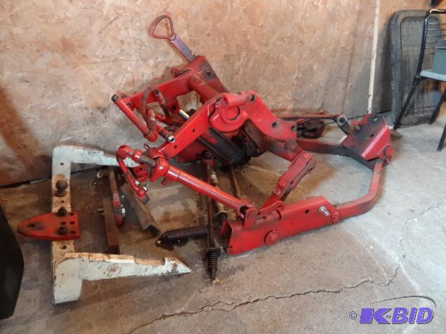 lot 2 image: Fast Hitch. 2 Point and 3 Point. Fits 300 and...