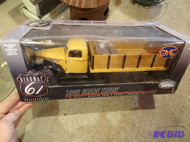 lot 220 image: Highway 61 1946 Grain Truck 116 Scale. Dieca...