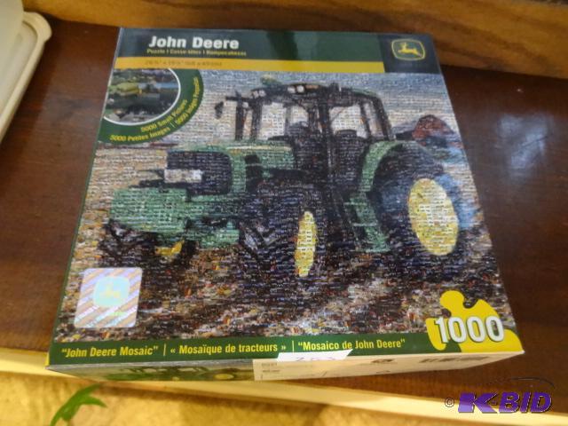 lot 253 image: John Deere 1000 Piece Tractor Puzzle...