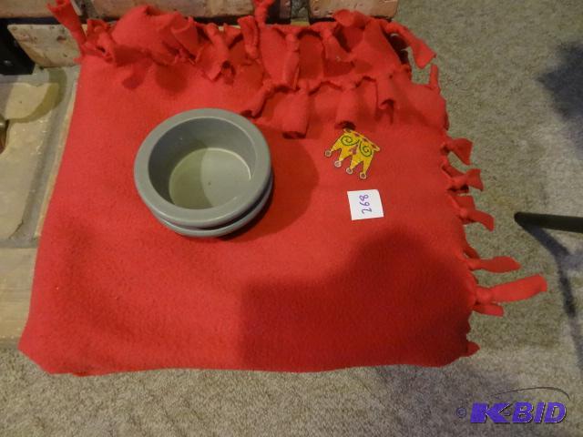lot 268 image: 2 Dog Dishes, Small Throw Blanket...