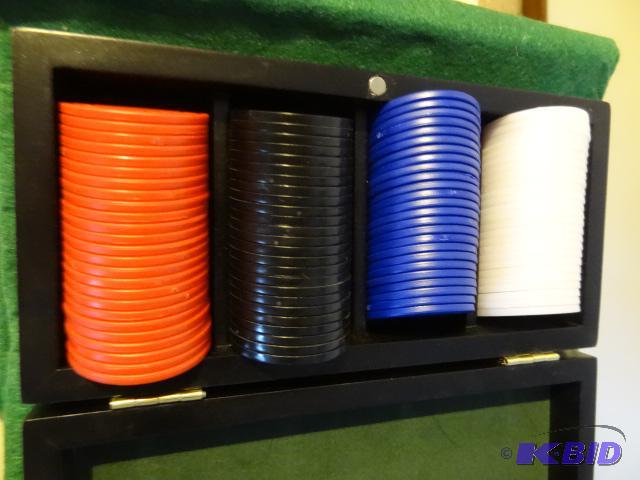 lot 280 image: Poker Chip Set and Playing Mat...