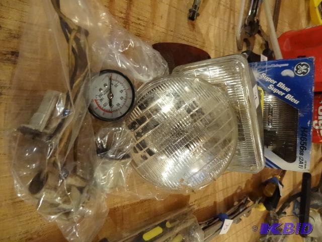 lot 31 image: Pressure Gauge. 12 Volt Light, Bulb Sockets. ...