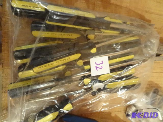 lot 32 image: Stanley Screwdrivers...