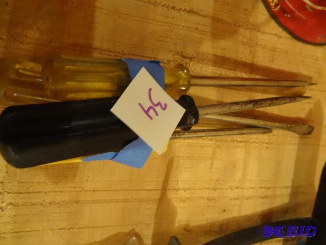 lot 34 image: 4 Screwdrivers...