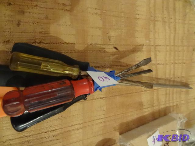 lot 40 image: Misc Screwdrivers...