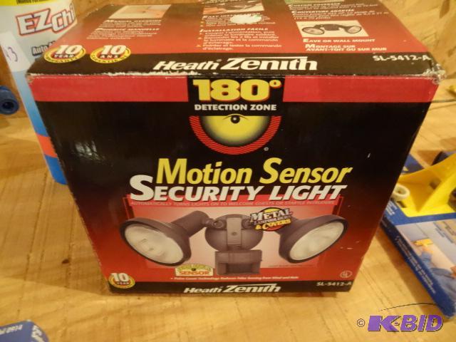 lot 49 image: Motion Sensor Security Light. New in Box...