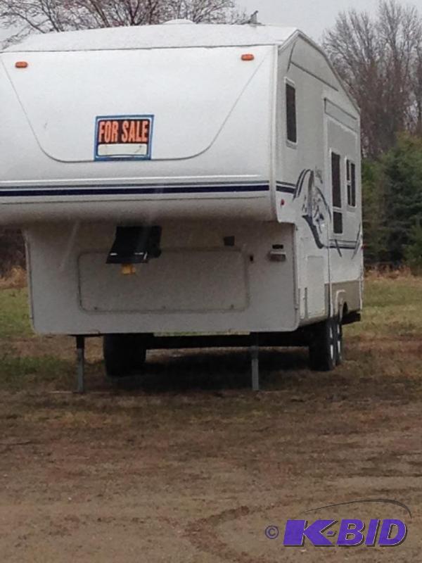 lot 6 image: 2003 Cougar Model #285 travel trailer. 31. L...