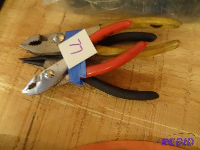 lot 77 image: 3 Pliers...