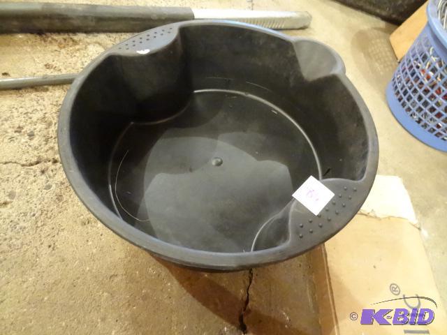 lot 84 image: Plastic Oil Pan...