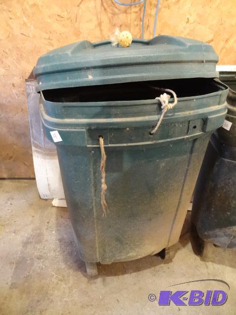 lot 9 image: Full Sized Garbage Can on Wheels...
