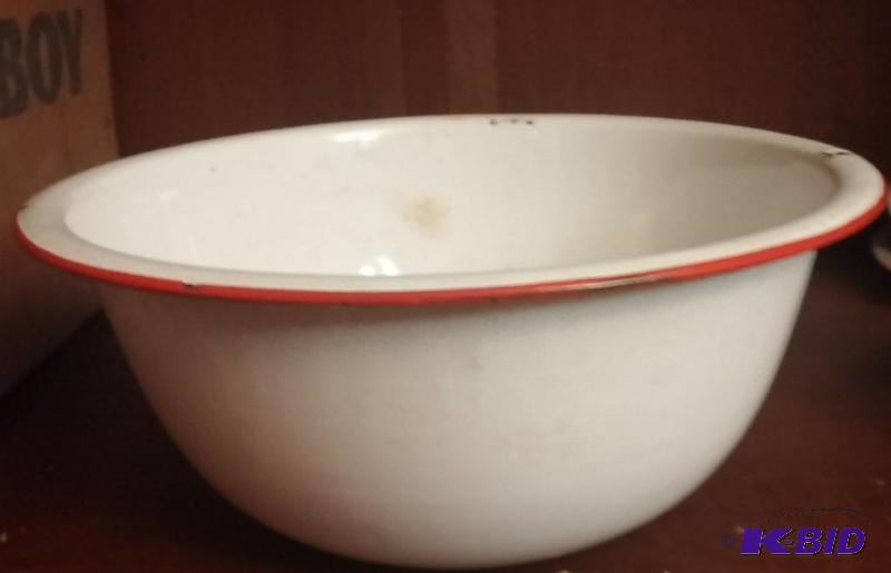 Vintage Enamel wash basin...