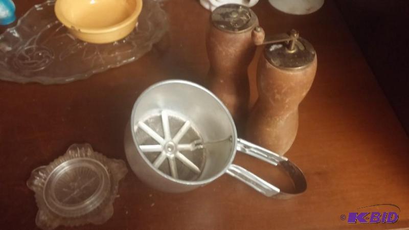 Miscellaneous Vintage Kitchen ware as shown w...