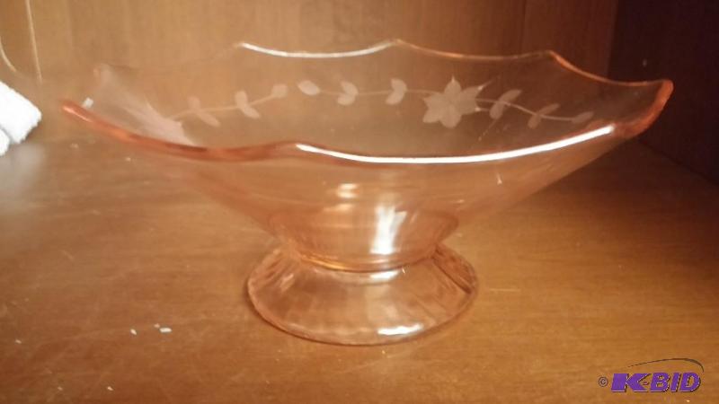 Vintage depression glass pink bowl...
