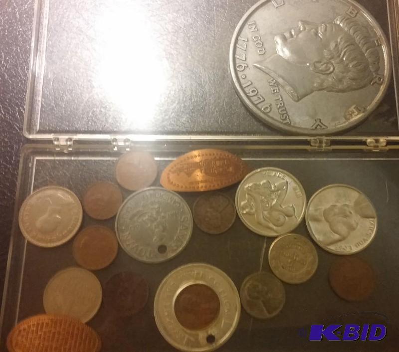 Lot of Miscellaneous coin gags, collectables...