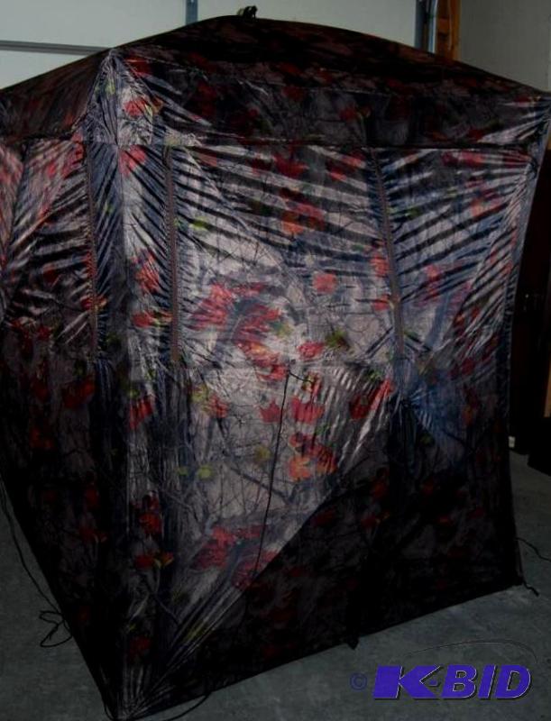 lot 18 image: Big Boy 5 Hub Blind, 58 x 58 x 66 tall, ...