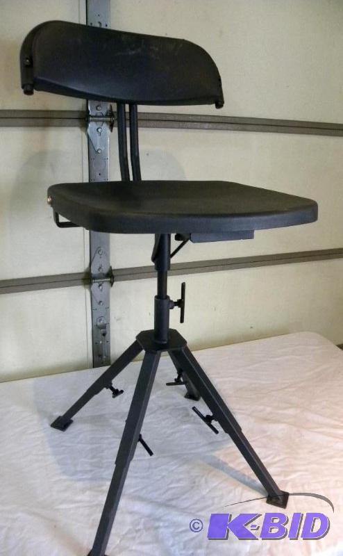 lot 40 image: Ground Blind Seat, 4 steel adjustable legs, 3...