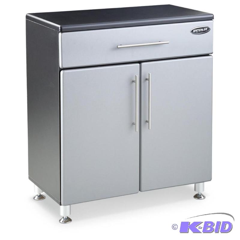 lot 67 image: Waterloo 30" 2-door 1-drawer Base Cabine...