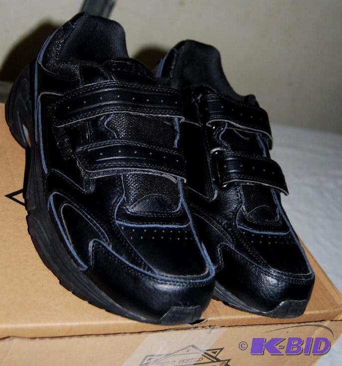 lot 79 image: Mens Guide Gear Grip Strip Walking Shoes, le...