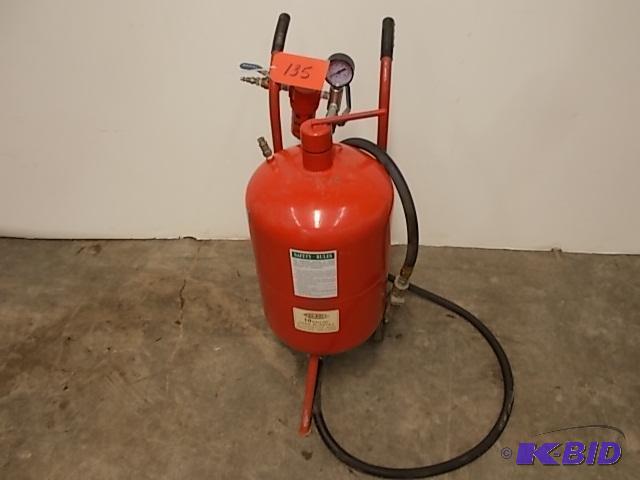 Wel-Bilt 10 Gallon Sand Blaster, Works...