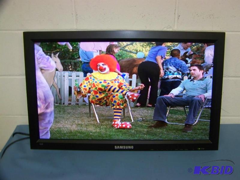 lot 4 image: Samsung, SyncMaster, 32, MonitorLarge Format Display with Remote Control