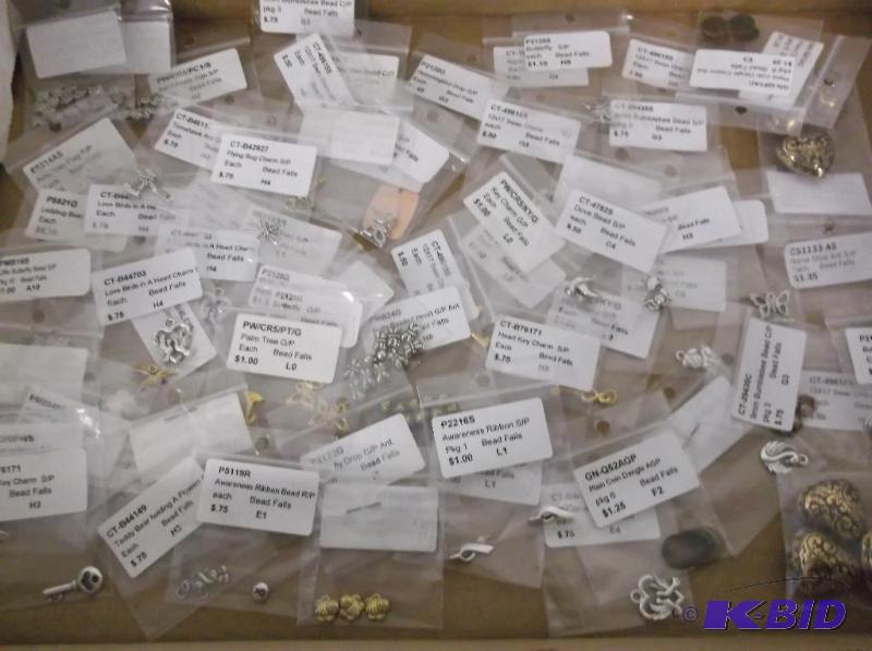 Lot with charms and findings....
