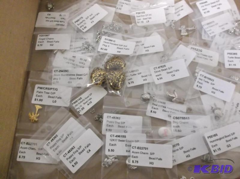 Lot with charms and findings....