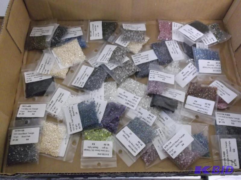Lot with triangle seed beads....