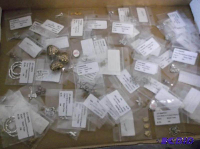 Lot with charms and findings....