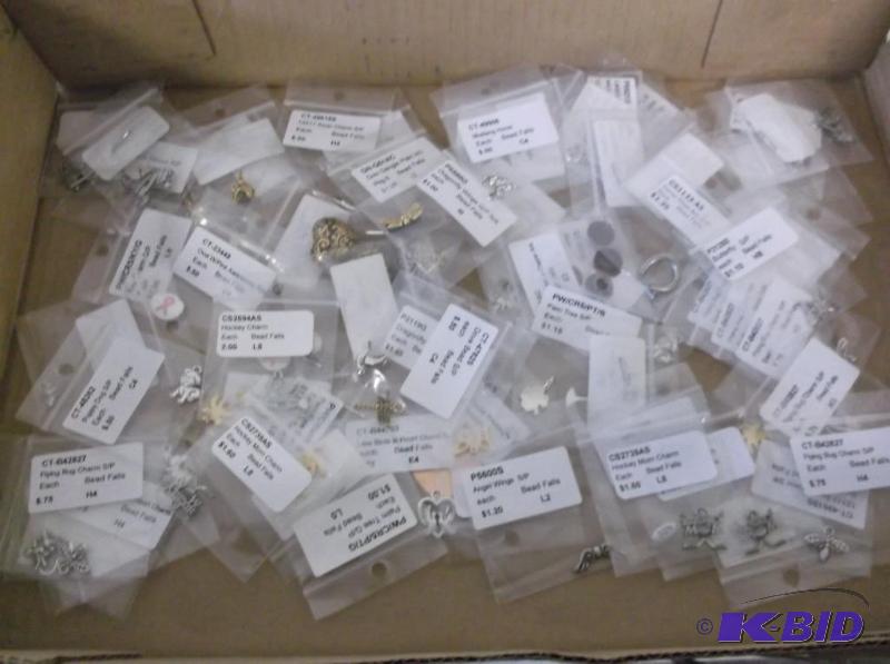 Lot with charms and findings....