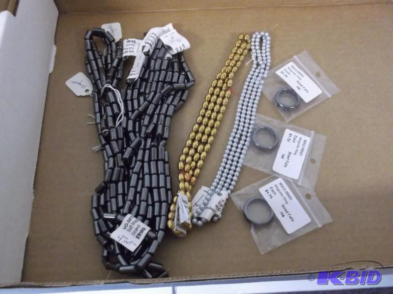 Lot with magnetic beads and magnetic rings....