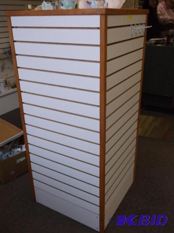 Slat wall display stand. Great usable conditi...
