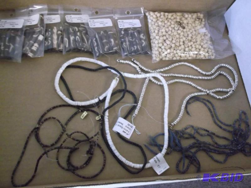 Lot with brown bory bone beads and black coco...
