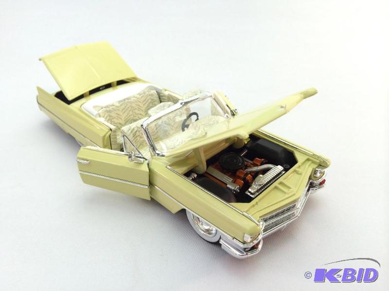 1 1 24  scale collectors car 1966 cadlillac die cast in case