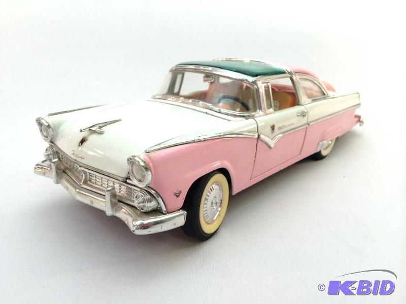 1 18 scale ford fairlane 1955 diecast collectors car