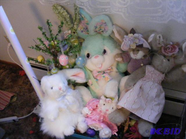 lot 115 image: Easter Holiday Decorations...